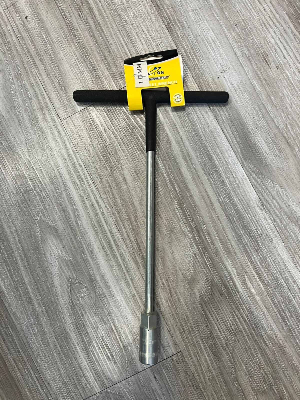 LLAVE T 15MM